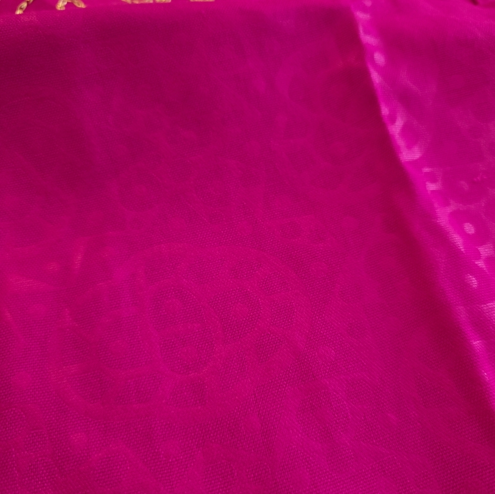 Stunning fuchsia kaftan (caftan) featuring intricate gold embroidery - Picture 8 of 11